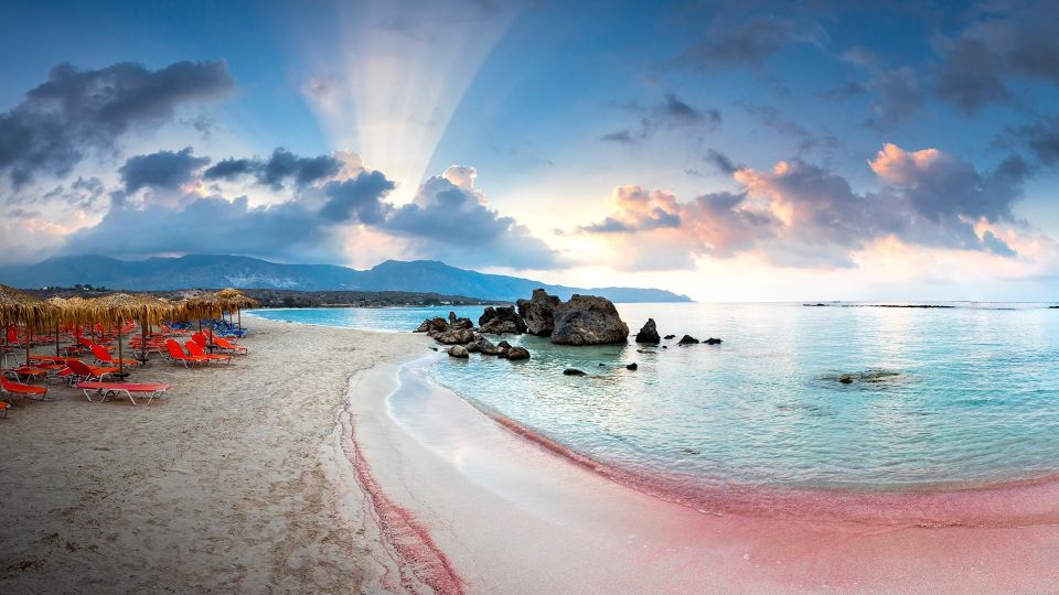 Elafonisi, plavo nebo i more i roze pesak na plaži